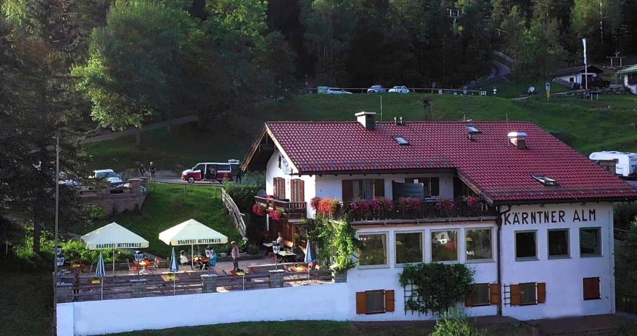ホテル Berggasthof Karntner Alm ミッテンヴァルト エクステリア 写真