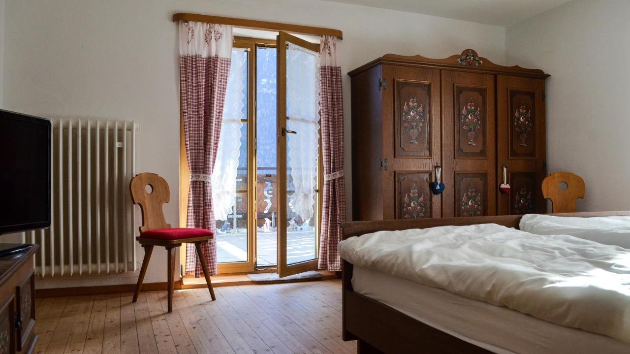 ホテル Berggasthof Karntner Alm ミッテンヴァルト エクステリア 写真